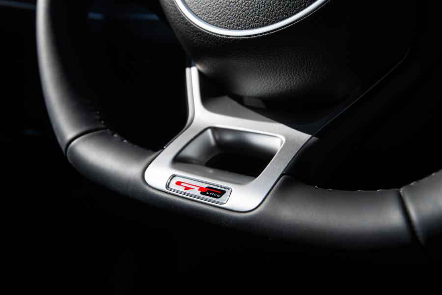 Детали интерьера Kia K5 GT-Line 2020 года  (NA) (фото 9 из 41)